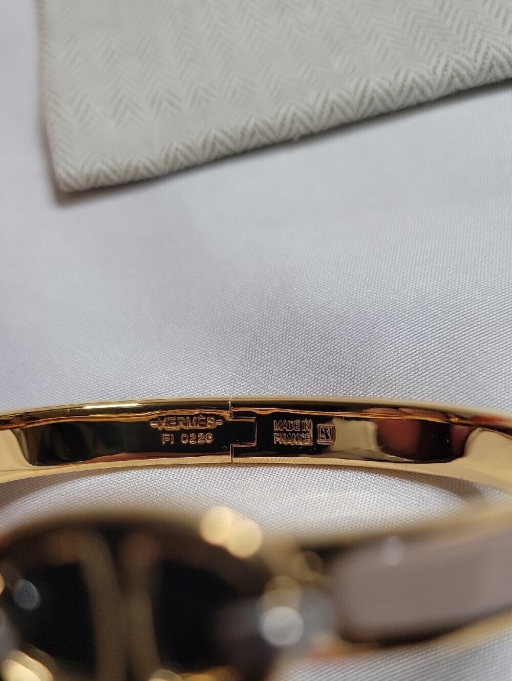 Hermès Mini Clic Chaîne d'Ancre bracelet With Gold Hardware - Picture 2 of 4